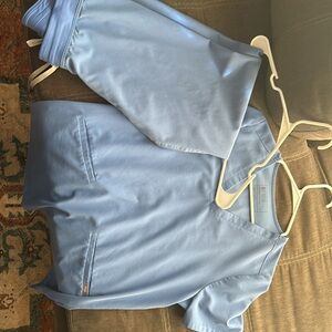 Figs seil blue medium
2 pocket top and Livingston bottoms .